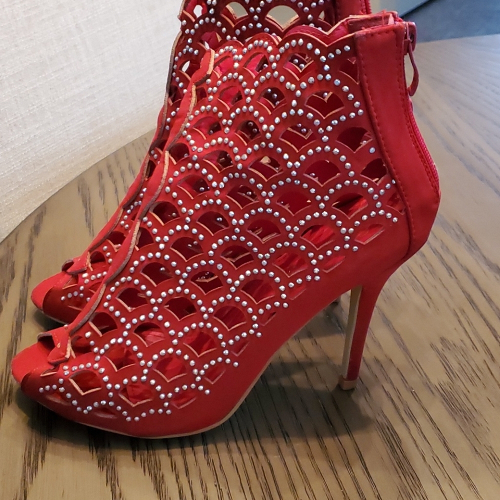 Red pattern heels - Picture 2 of 6